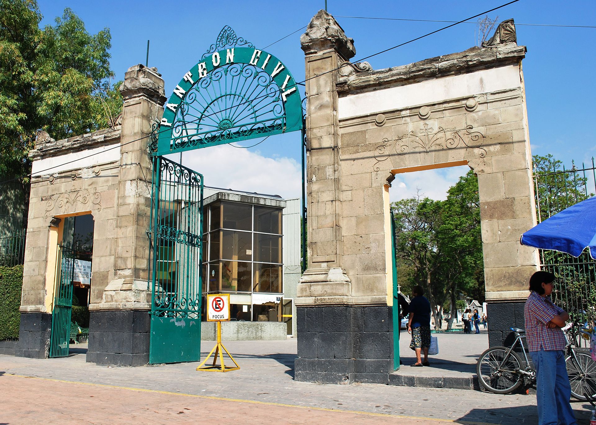 Entrance gate to the Pantheon Civil de Dolores. 
