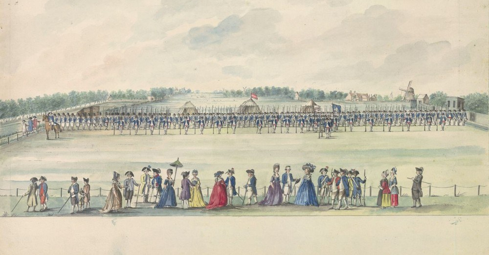 Patriot Militia exercising outside Leiden with a crowd of spectators in the front.