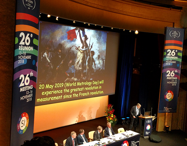 A panel of specialists sitting in front of an audience for a lecture.
