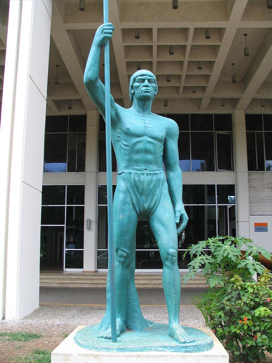 Statue of Enriquillo standing and holding a pole at the Museo De Hombre Dominicano.